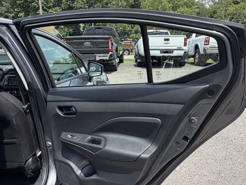 Used 2022 Nissan Versa S FWD image 28