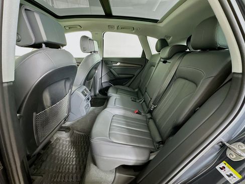 Used 2024 Audi Q5 Premium w/ Convenience Package image 29