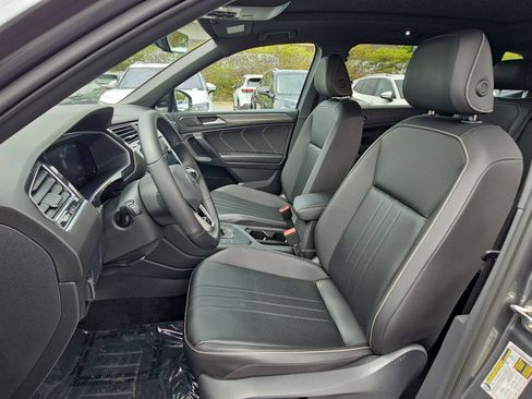 Used 2022 Volkswagen Tiguan SE R-Line FWD image 16