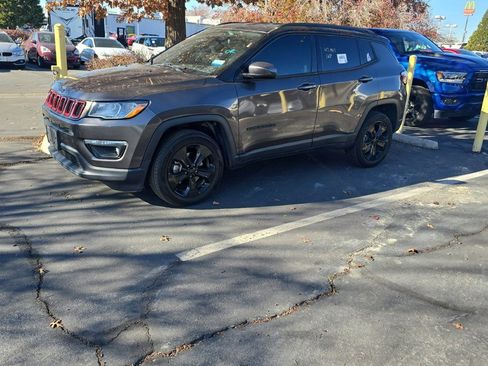 Used 2021 Jeep Compass Latitude image 2