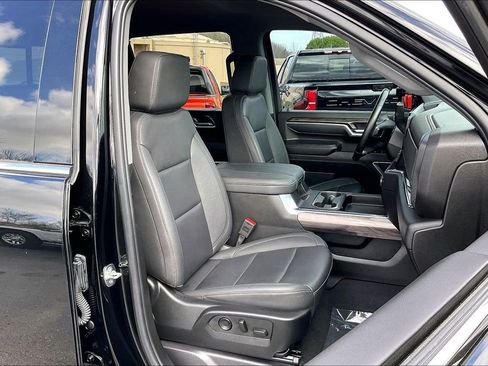 Used 2025 Chevrolet Silverado 2500 LTZ w/ LTZ Plus Package image 31