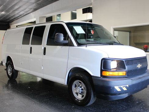 Used 2017 Chevrolet Express 2500 Extended RWD image 1