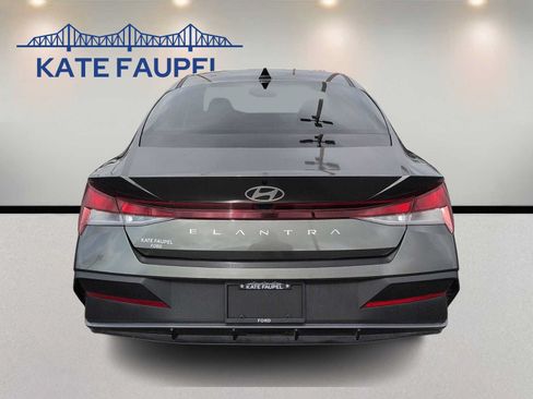Used 2024 Hyundai Elantra SE FWD image 6