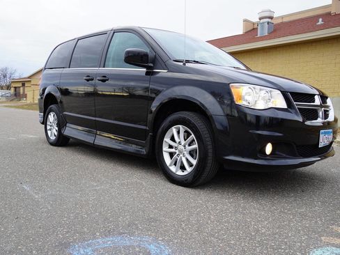 Used 2018 Dodge Grand Caravan SXT image 14