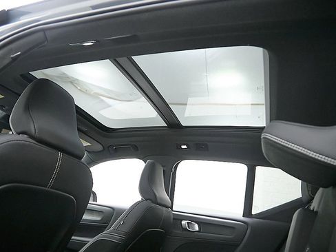 Certified 2023 Volvo XC40 Recharge Ultimate w/ Protection Package Premier image 21