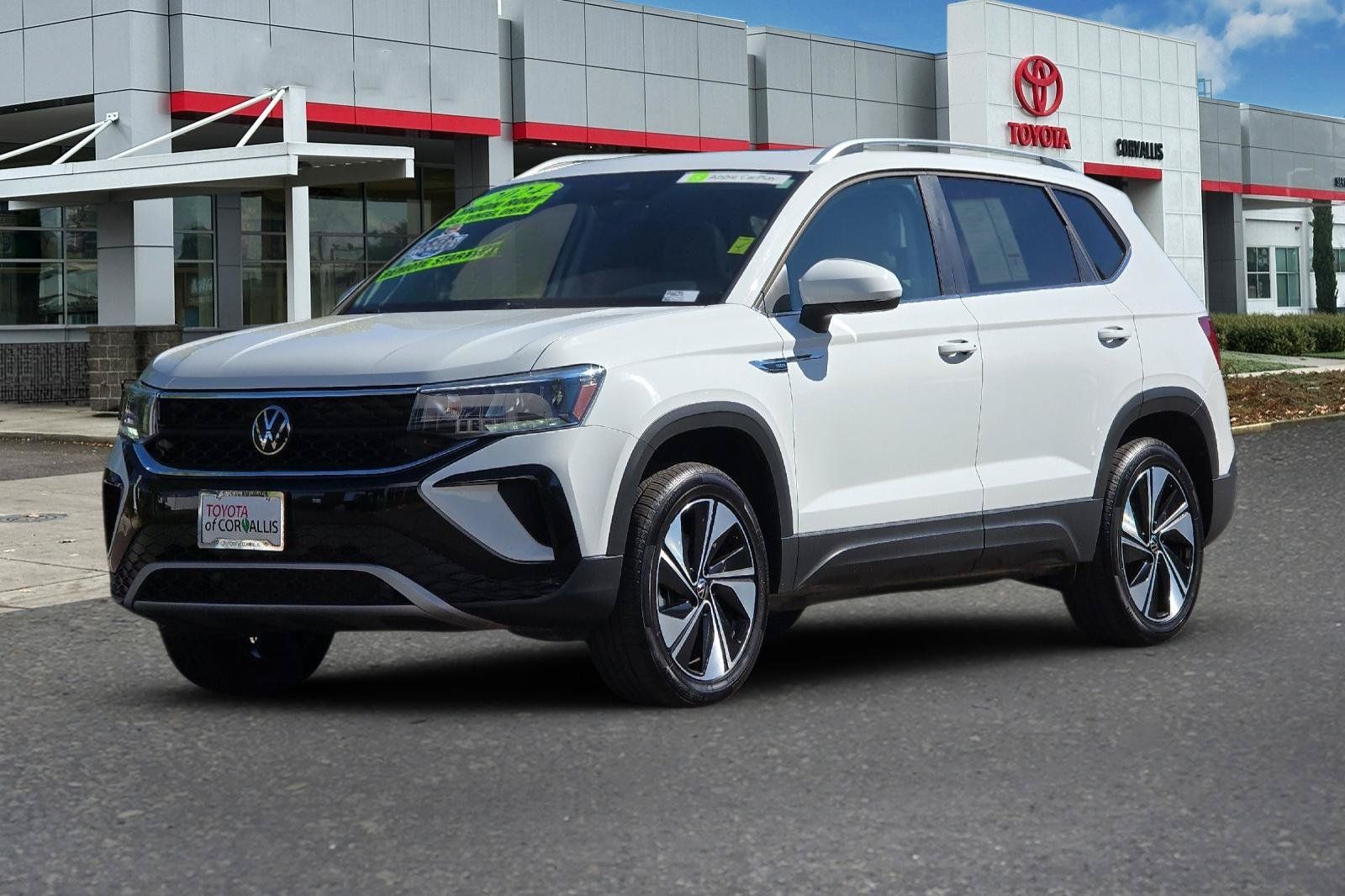 Used 2024 Volkswagen Taos SE AWD/4WD image 8