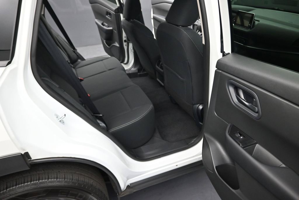 Used 2025 Nissan Rogue S AWD/4WD image 15