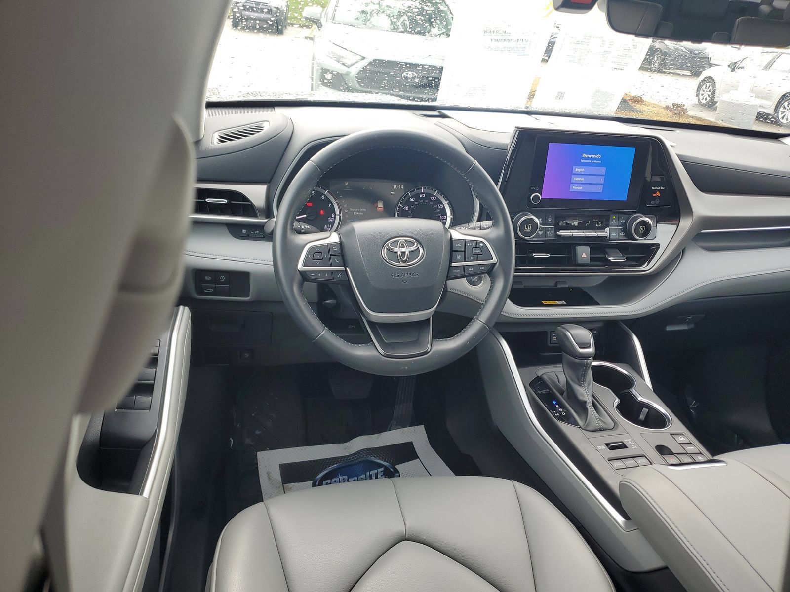 Used 2024 Toyota Highlander XLE AWD/4WD image 11