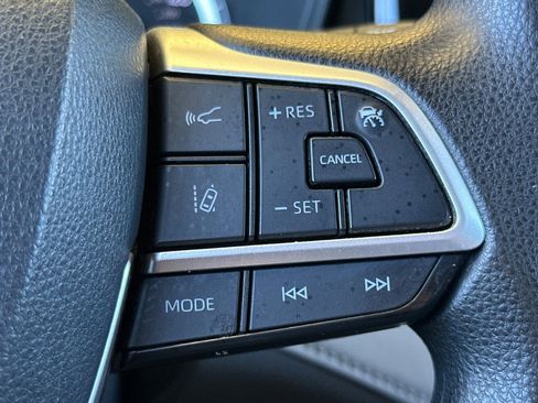 Used 2023 Toyota Highlander L FWD image 28