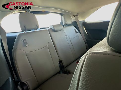 Used 2025 Toyota Sienna XLE image 37