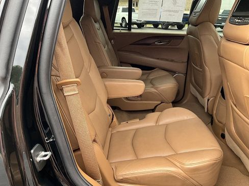 Used 2017 Cadillac Escalade Platinum AWD/4WD image 16