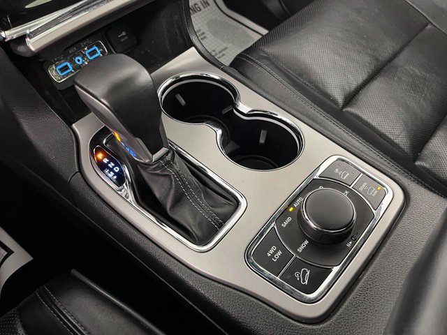 Used 2020 Jeep Grand Cherokee Overland AWD/4WD image 30