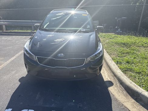 Used 2017 Kia Forte LX FWD image 2