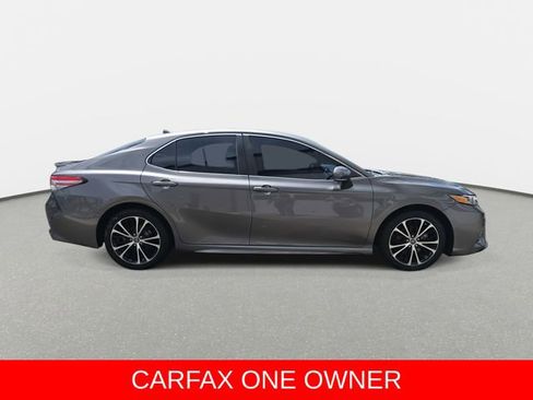 Used 2019 Toyota Camry SE w/ Convenience Package FWD image 4