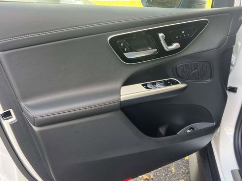 Used 2025 Mercedes-Benz GLC 350e 4MATIC image 28