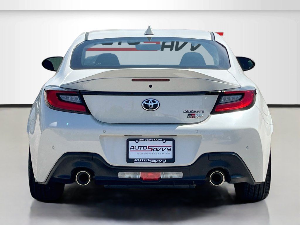 Used 2026 Toyota GR86 Premium w/ ALL Weather Mat Package (TMS) RWD image 6