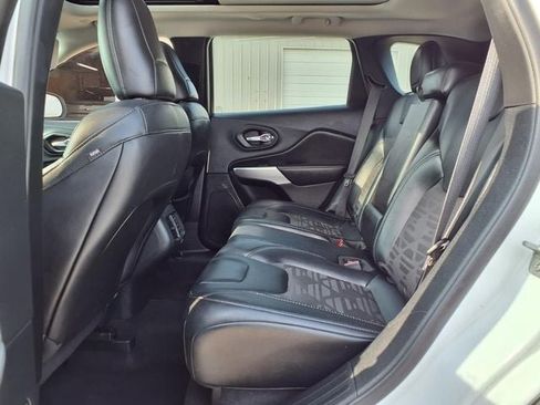 Used 2022 Jeep Cherokee Latitude w/ Sun & Sound Group AWD/4WD image 15
