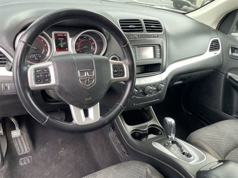 Used 2020 Dodge Journey SE w/ SE Popular Equipment Group image 9