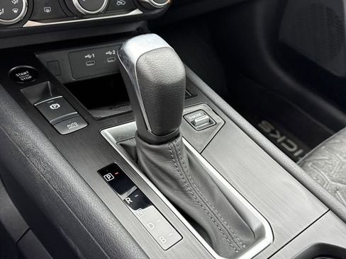 Used 2025 Nissan Kicks SV w/ Illumination Package image 13