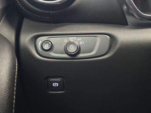 Used 2025 Chevrolet Blazer LT image 26