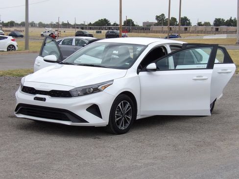 Used 2024 Kia Forte LXS FWD image 24