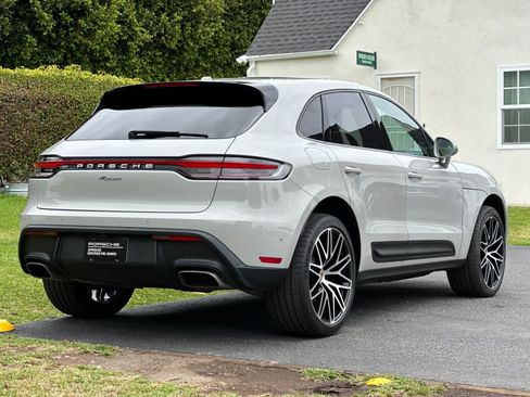 Certified 2024 Porsche Macan AWD/4WD image 8