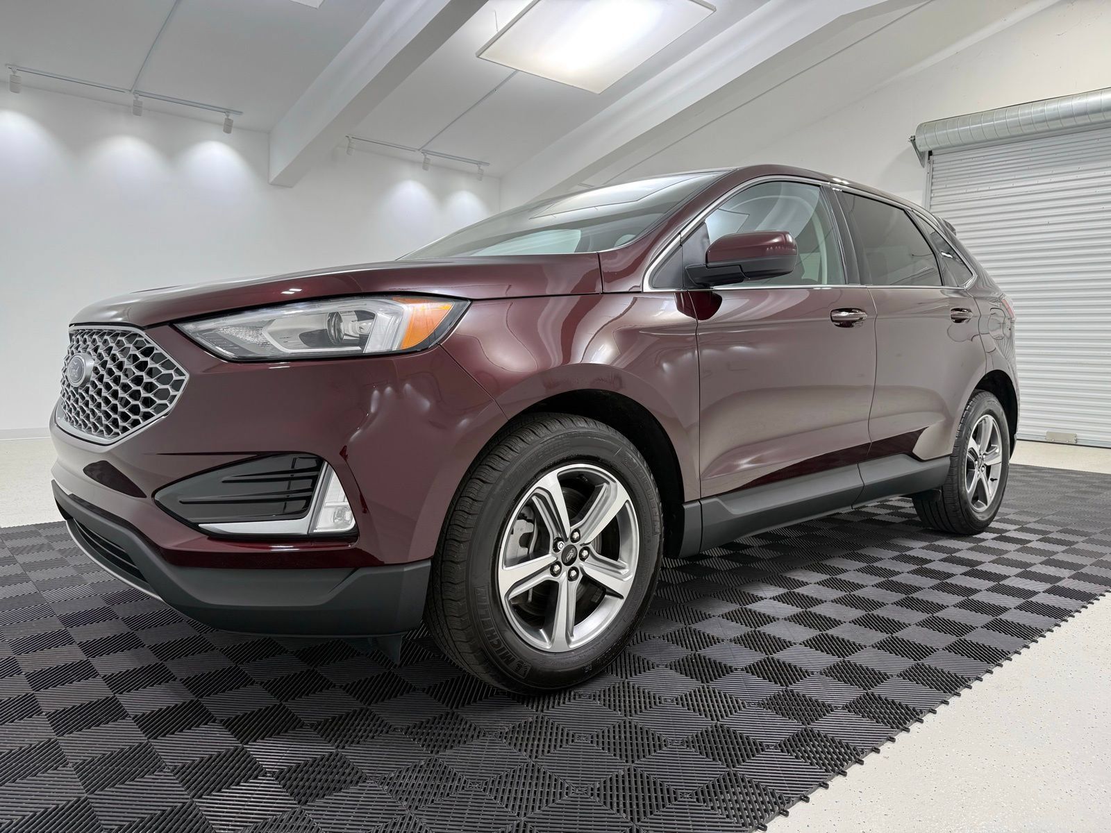 Used 2024 Ford Edge SEL w/ Convenience Package AWD/4WD image 3