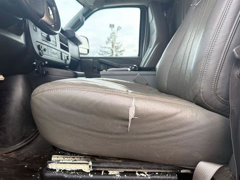 Used 2017 Chevrolet Express 3500 Extended image 35