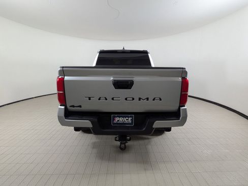 Used 2025 Toyota Tacoma SR5 AWD/4WD image 10