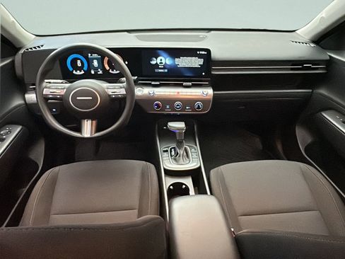 Certified 2025 Hyundai Kona SE image 18