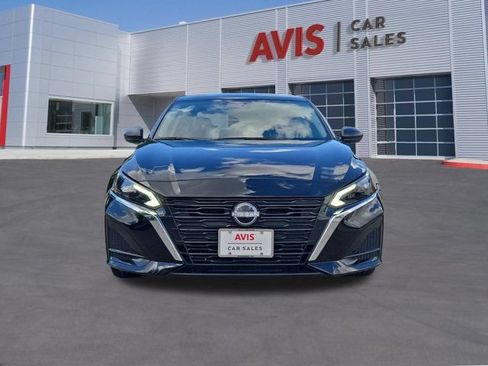 Used 2025 Nissan Altima 2.5 SV FWD image 2
