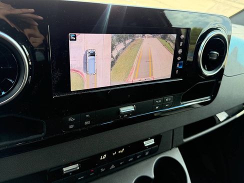 Used 2024 Mercedes-Benz Sprinter 2500 image 9