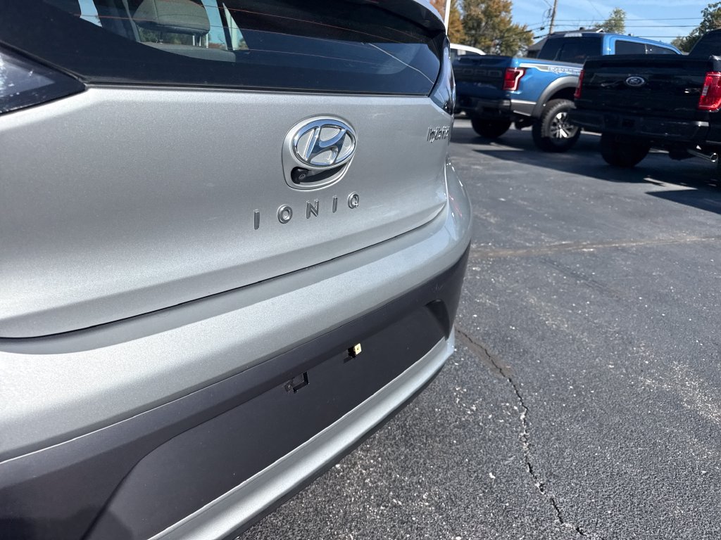 Used 2022 Hyundai Ioniq SEL FWD image 12