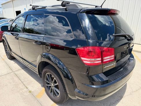 Used 2018 Dodge Journey SE w/ Blacktop Package FWD image 3
