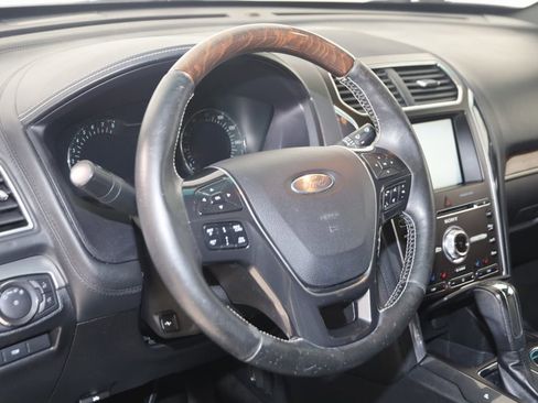Used 2016 Ford Explorer Platinum image 6