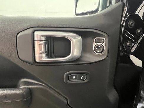 Used 2024 Jeep Wrangler Unlimited AWD/4WD image 17