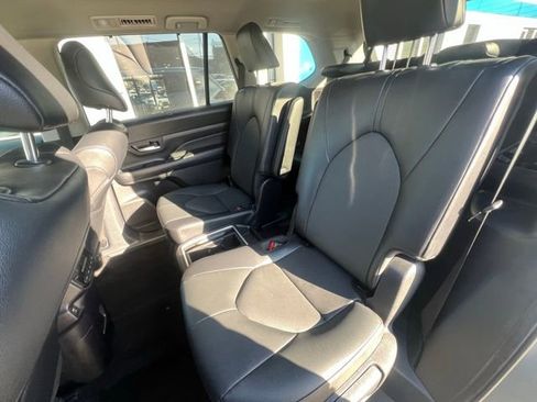 Used 2025 Toyota Grand Highlander AWD image 18