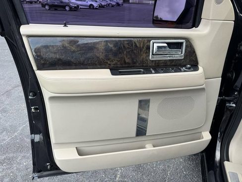 Used 2015 Lincoln Navigator 4WD image 11