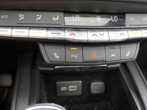 Used 2023 Cadillac XT4 Premium Luxury w/ LPO, ONYX Package AWD/4WD image 8