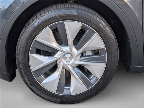 Used 2024 Tesla Model Y Long Range image 24