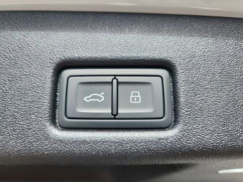 New 2025 Audi SQ5 Prestige image 30