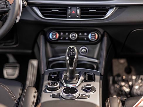 New 2025 Alfa Romeo Stelvio Sprint image 39