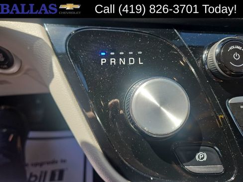 Used 2024 Chrysler Pacifica Touring-L FWD image 16