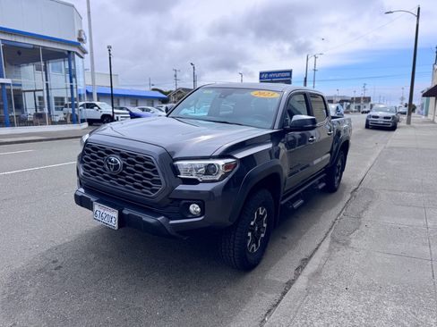 Used 2023 Toyota Tacoma TRD Off-Road AWD/4WD image 17