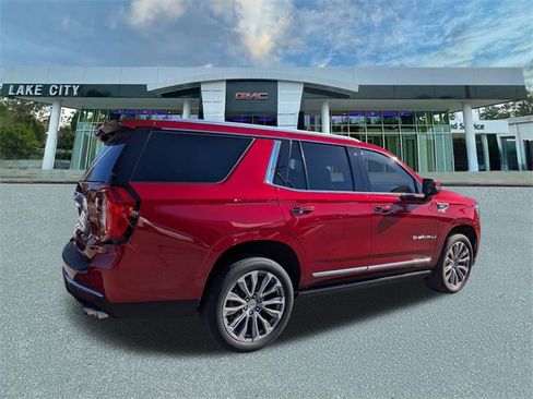 Used 2021 GMC Yukon Denali w/ Denali Premium Package image 3