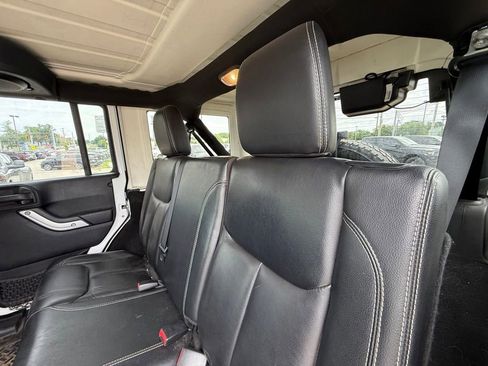Used 2013 Jeep Wrangler Unlimited Sahara w/ Connectivity Group AWD/4WD image 23