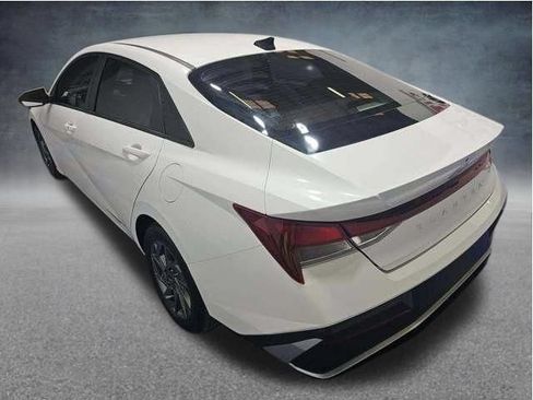 Used 2024 Hyundai Elantra SEL FWD image 3