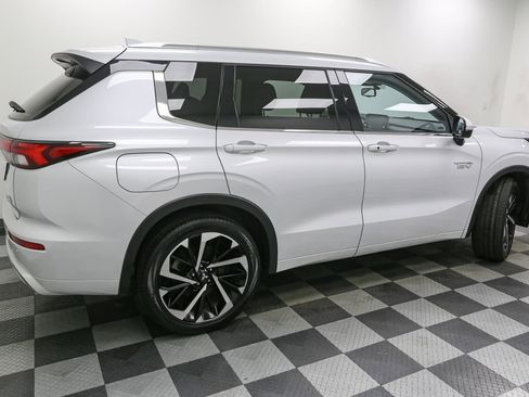 Used 2024 Mitsubishi Outlander 4WD Plug-In Hybrid image 9