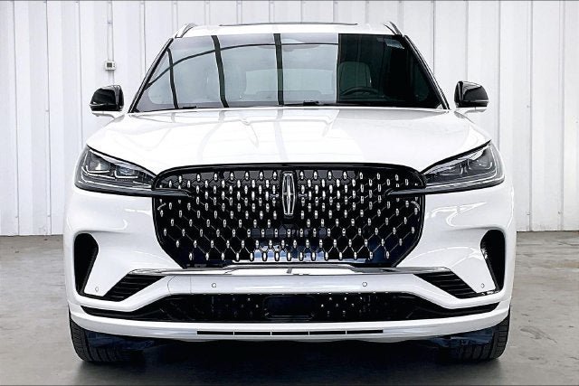 Used 2025 Lincoln Aviator Black Label AWD/4WD image 3