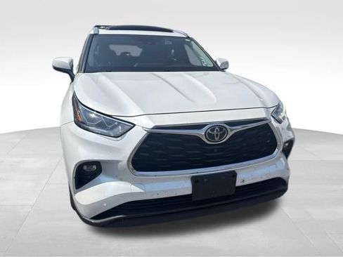 Used 2022 Toyota Highlander Limited AWD/4WD image 5